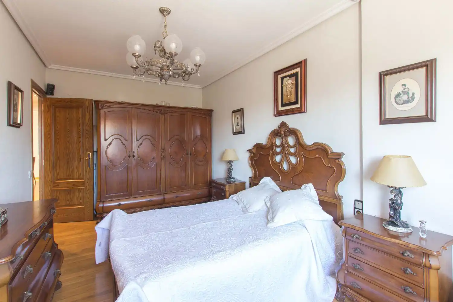 Habitación de Piso en venta en  Pamplona / Iruña con Calefacción, Trastero y Amueblado
