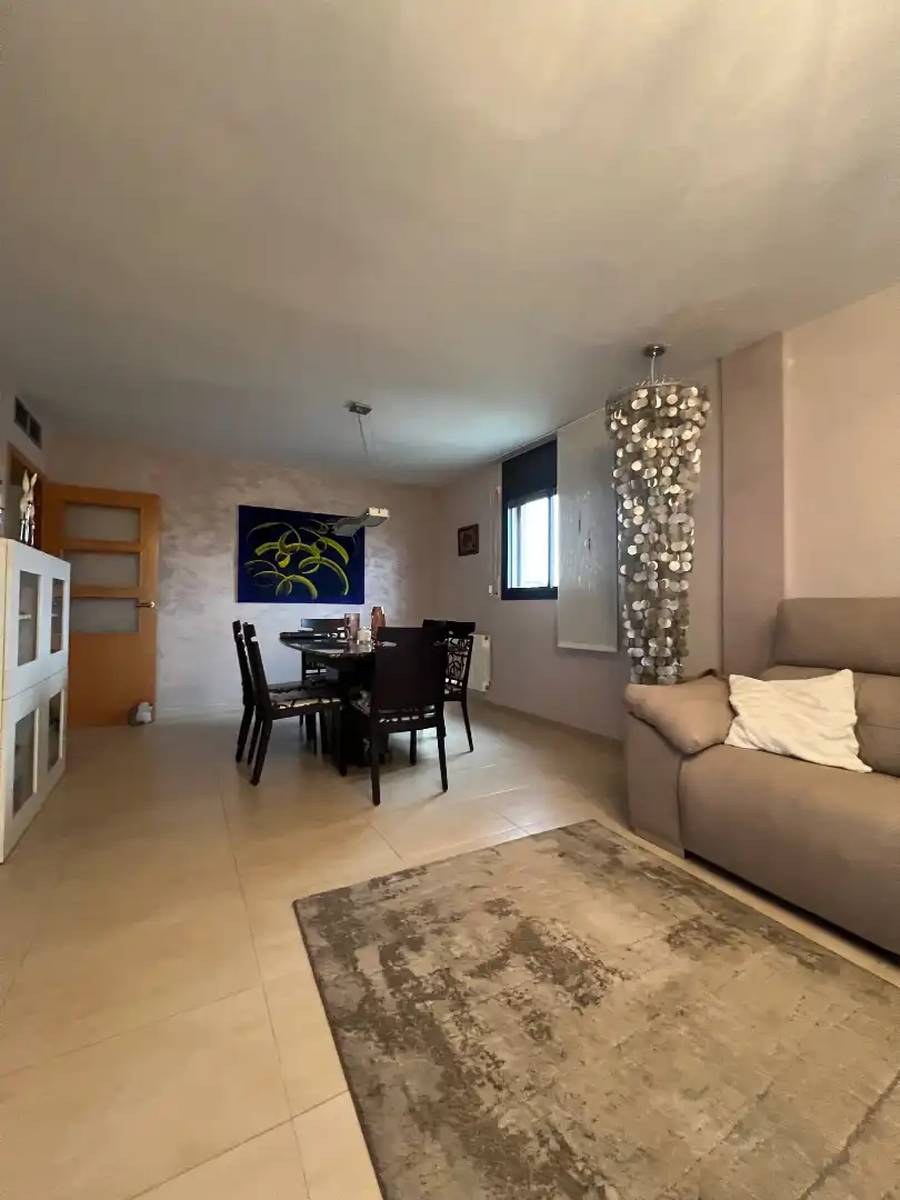 Esszimmer von Dachboden zum Verkauf in Salou mit Klimaanlage, Heizung und Privatgarten