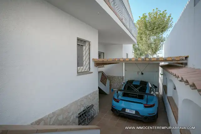 Exterior view of Houses for sale in Empuriabrava  with Air Conditioner, Heating and Private garden