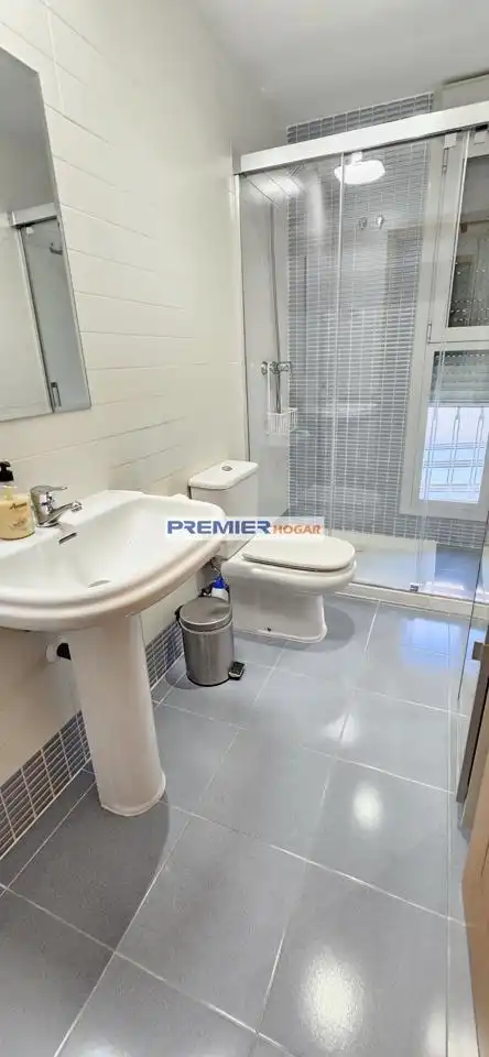 Badezimmer von Einfamilien-Reihenhaus zur Miete in Torrejón de Ardoz mit Klimaanlage, Heizung und Privatgarten