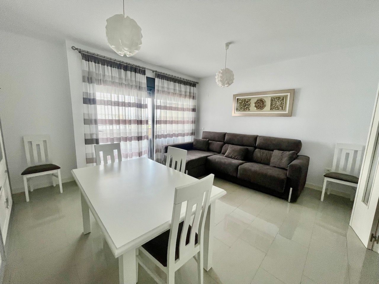 Sala de estar de Piso en venta en Vélez-Málaga con Aire acondicionado, Terraza y Piscina comunitaria