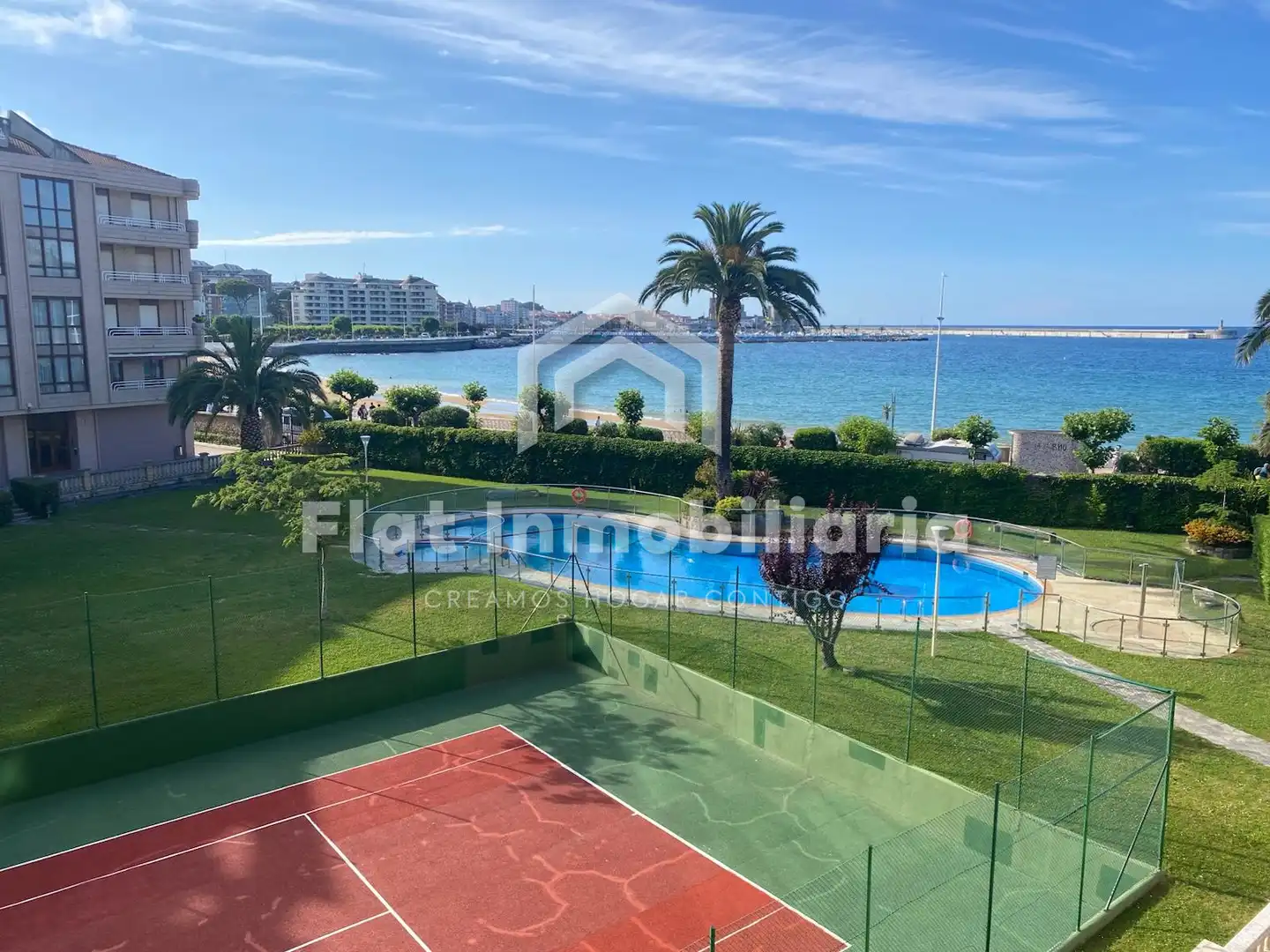 Vista exterior de Piso en venta en Castro-Urdiales con Calefacción, Parquet y Terraza