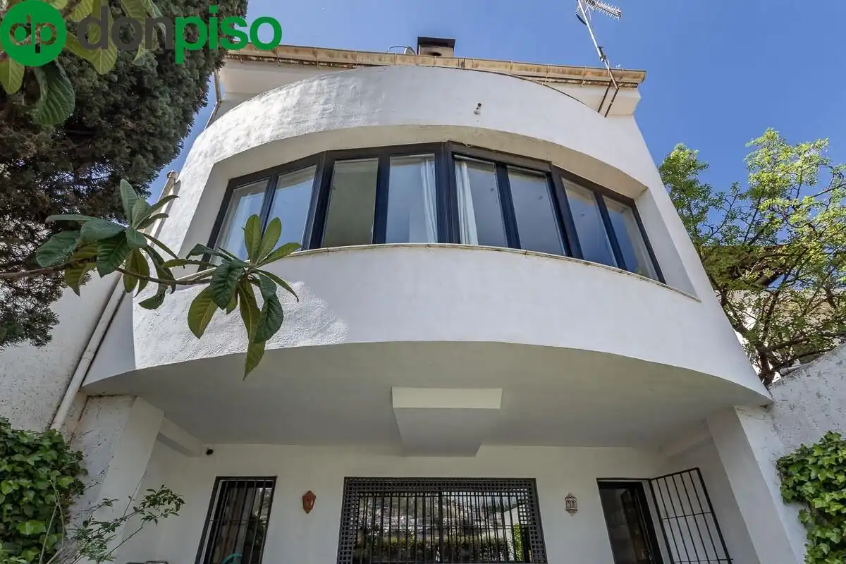 Vista exterior de Casa o xalet en venda en Granada amb Aire condicionat, Calefacció i Terrassa