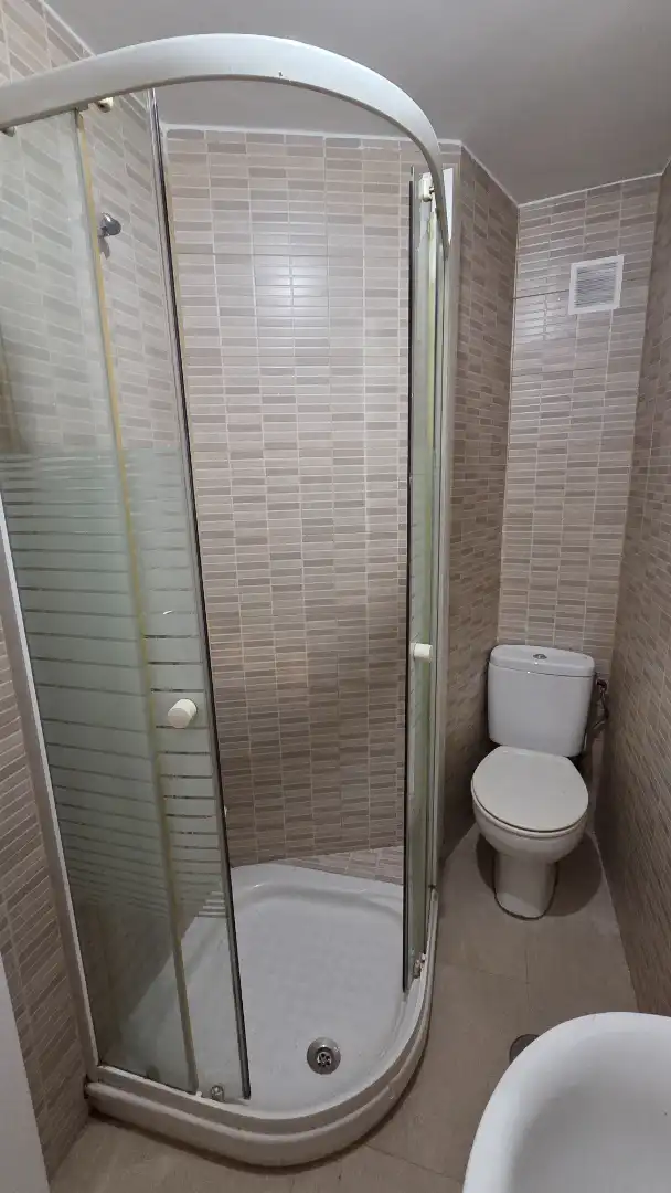 Bany de Estudi de lloguer en Madrid amb Aire condicionat i Moblat
