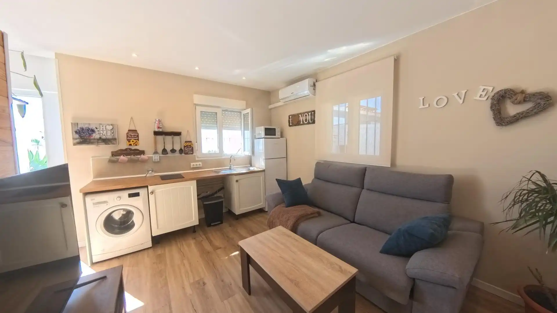 Sala d'estar de Casa o xalet en venda en El Puerto de Santa María amb Aire condicionat, Jardí privat i Traster