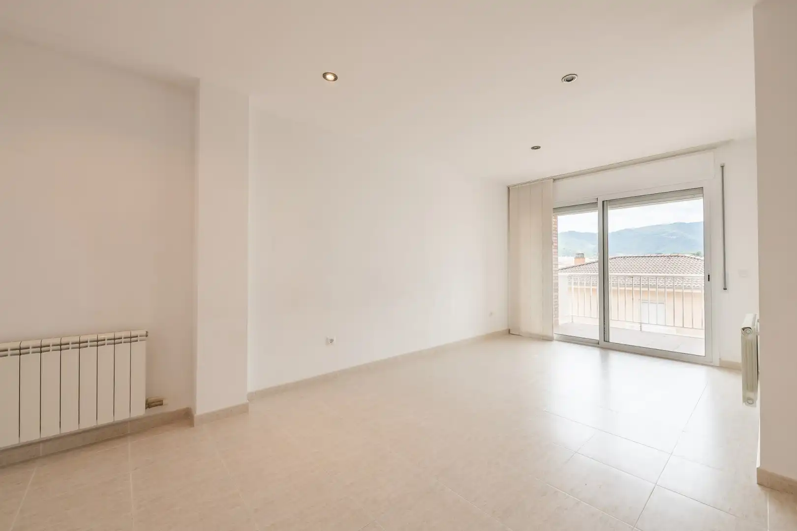 Piso con terraza en venta en Porqueres, imagen 2