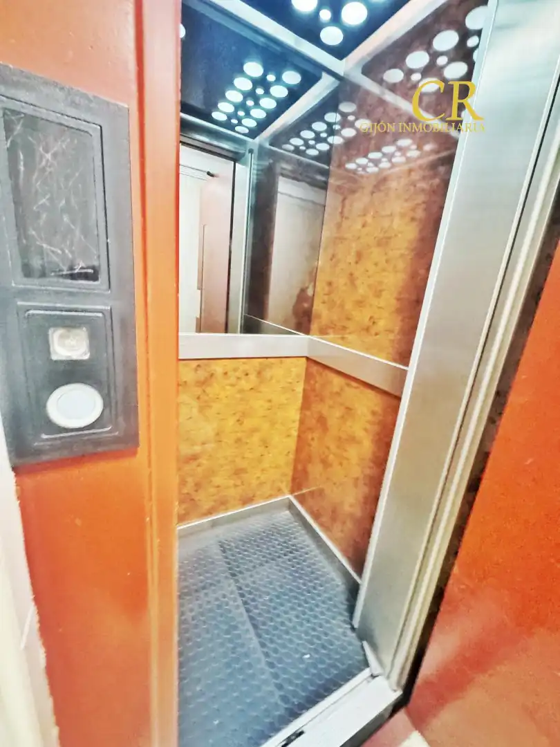 Piso en venta en Gijón  con Calefacción, Terraza y Amueblado