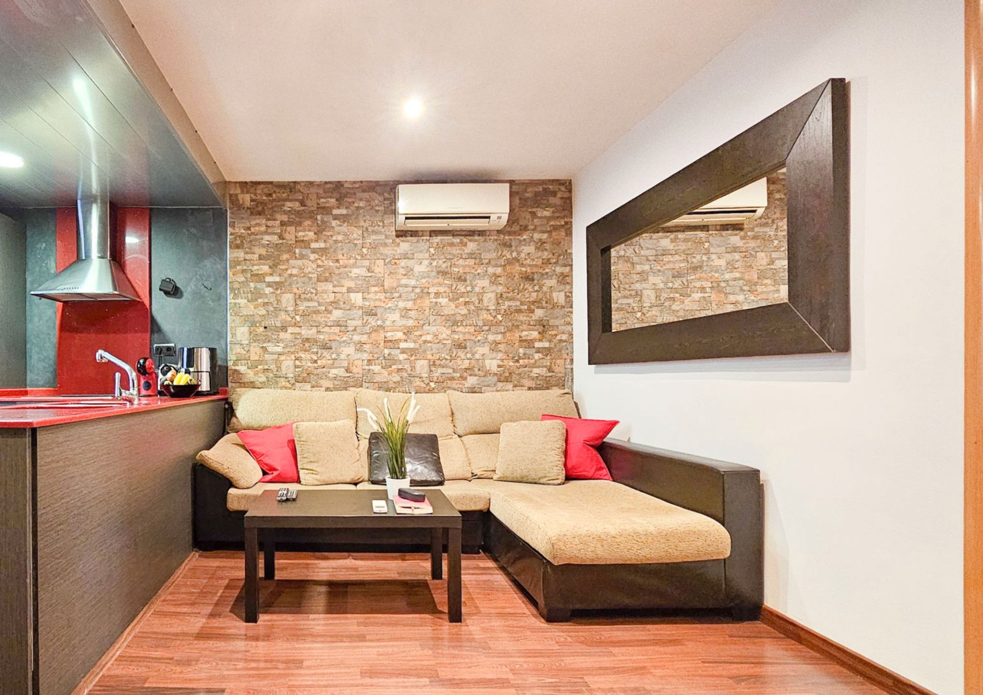 Living room of Flat for sale in L'Hospitalet de Llobregat  with Air Conditioner, Heating and Parquet flooring