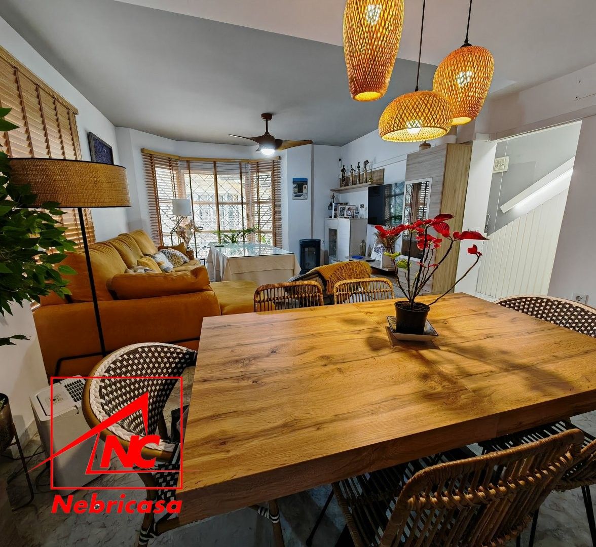 Sala d'estar de Dúplex en venda en Sanlúcar de Barrameda amb Aire condicionat i Moblat