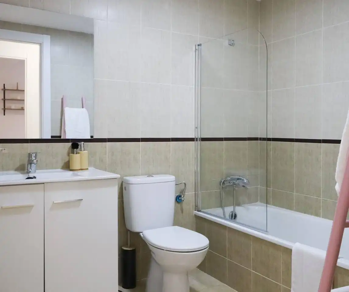 Badezimmer von Wohnung zur Miete in Centre - Sant Josep - Sanfeliu
