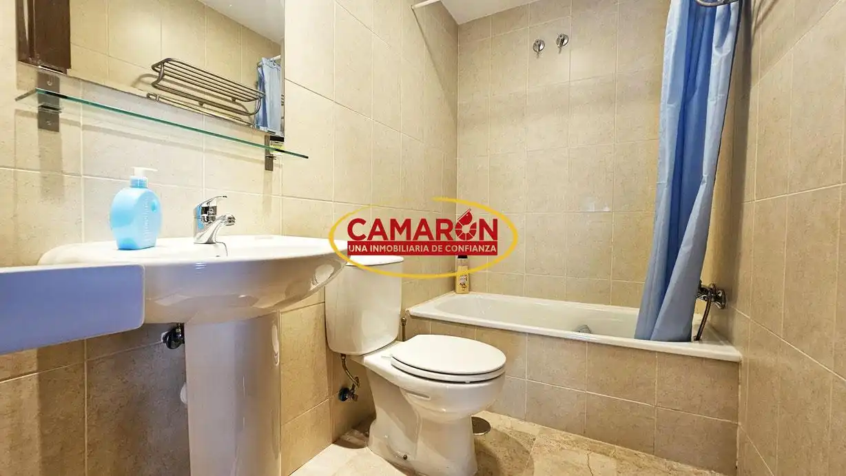 Baño de Casa adosada en venta en La Puebla del Río con Trastero y Amueblado