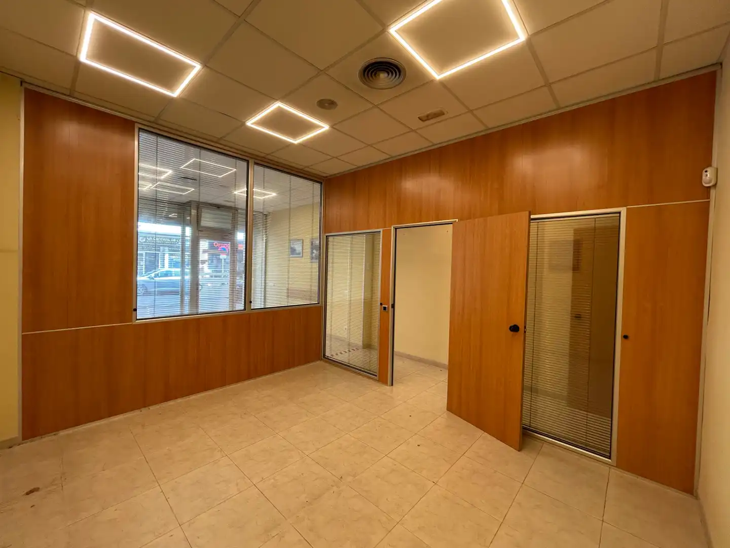 Business premises for sale in Carrer de Pere Badia, imagen 4