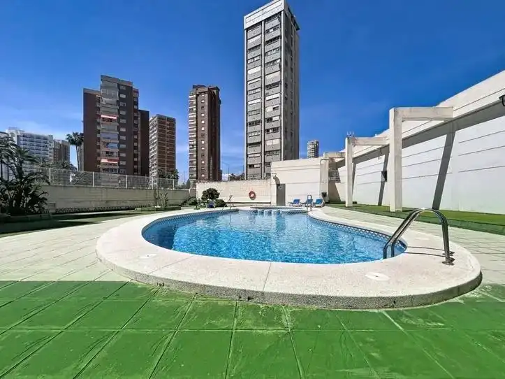 Piscina de Piso en venta en Benidorm con Aire acondicionado, Calefacción y Jardín privado