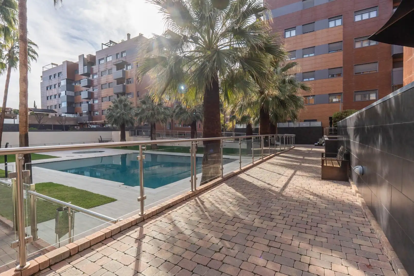 Schwimmbecken von Wohnung zum Verkauf in Granada mit Heizung, Privatgarten und Balkon