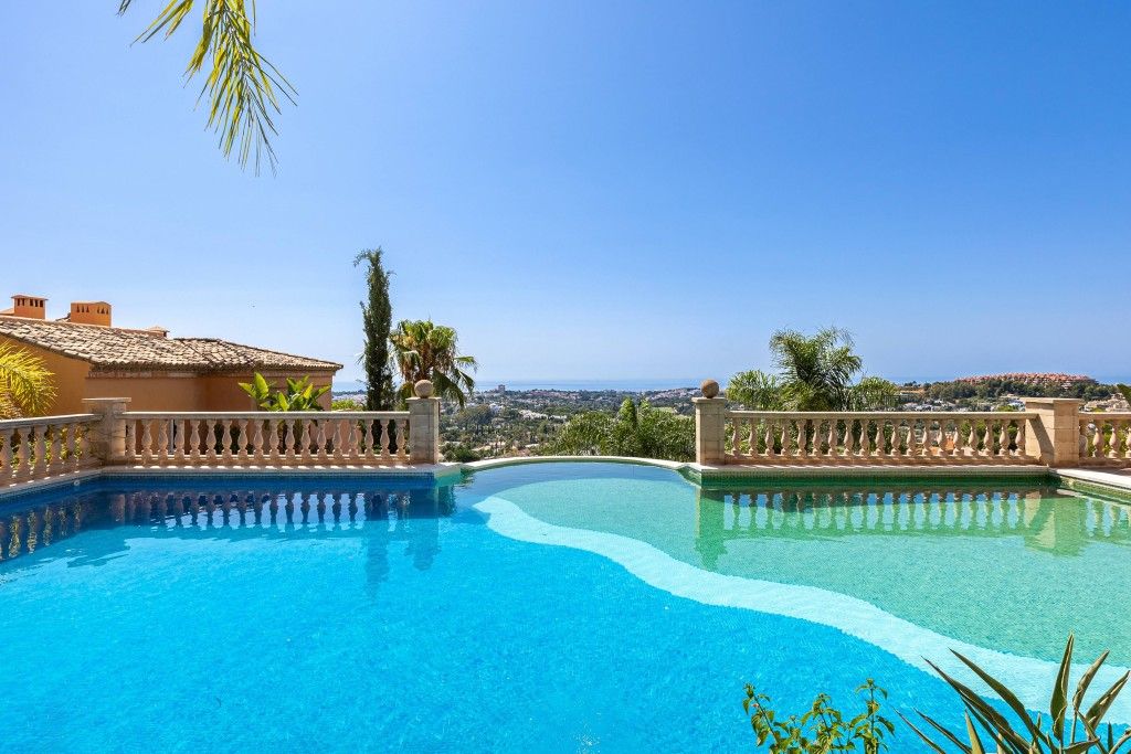 Swimming pool of Duplex for sale in Marbella  with Air Conditioner, Heating and Terrace
