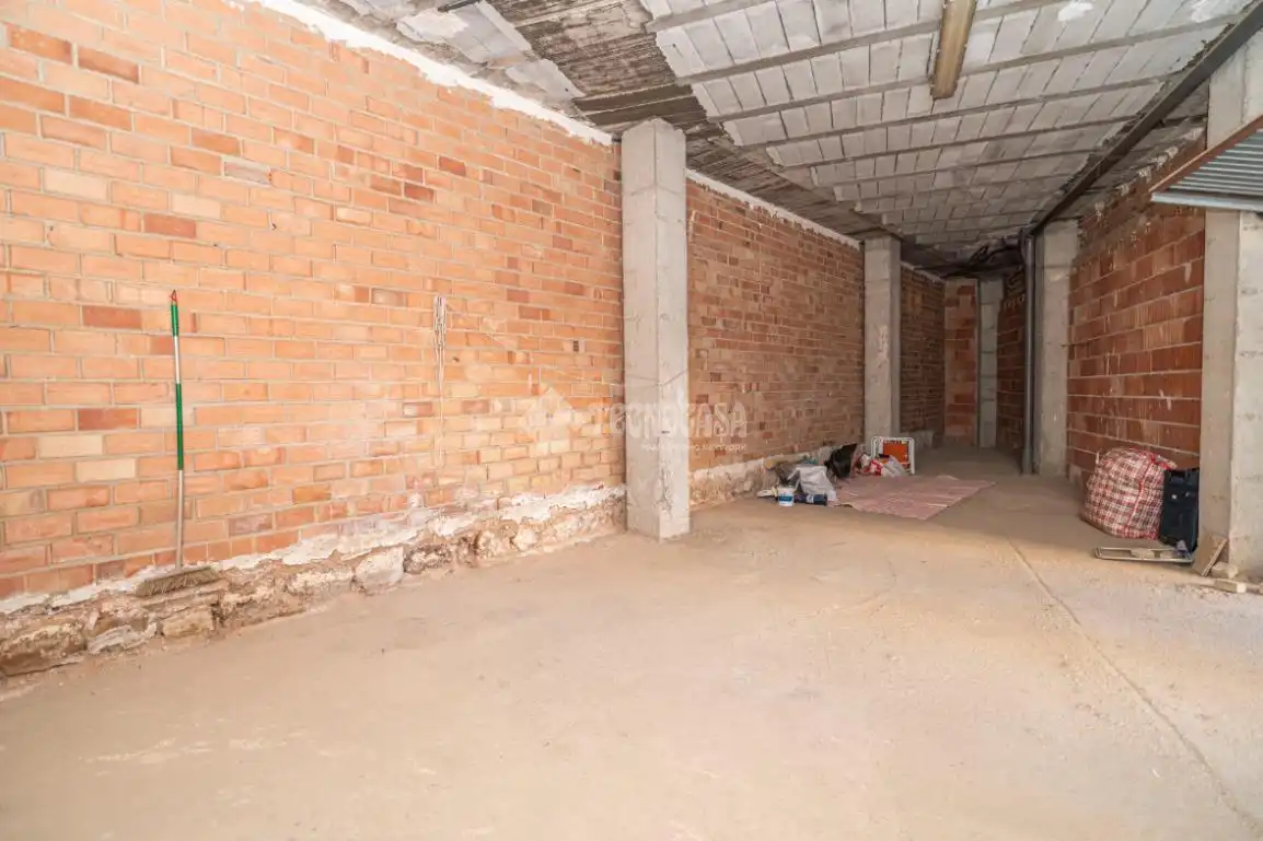 Local comercial en venta en Linarejos, imagen 2