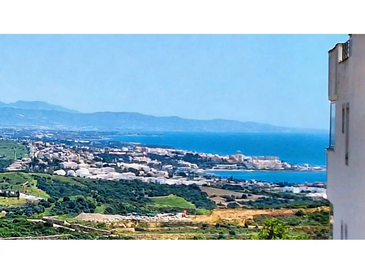 Vista exterior de Àtic en venda en Casares amb Aire condicionat, Terrassa i Moblat