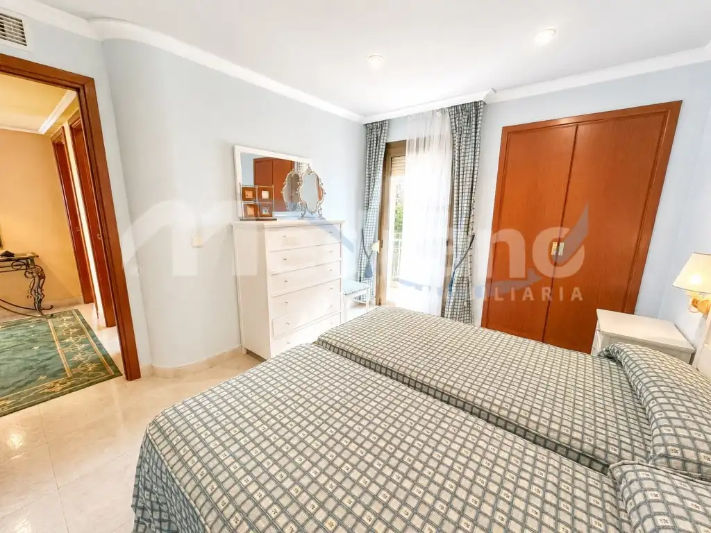Bedroom of Flat for sale in Benidorm  with Air Conditioner, Private garden and Swimming Pool