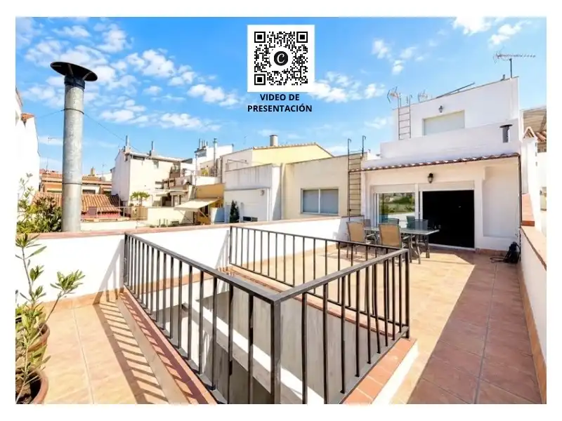 Exterior view of Houses for sale in Sabadell  with Air Conditioner, Terrace and Balcony