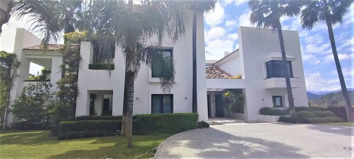 Vista exterior de Casa o chalet en venta en Benahavís con Aire acondicionado, Jardín privado y Terraza