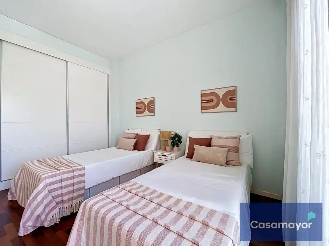 Dormitori de Casa o xalet en venda en Alicante / Alacant amb Aire condicionat, Calefacció i Jardí privat