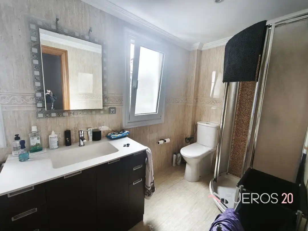 Badezimmer von Wohnung zur Miete in Barakaldo  mit Heizung