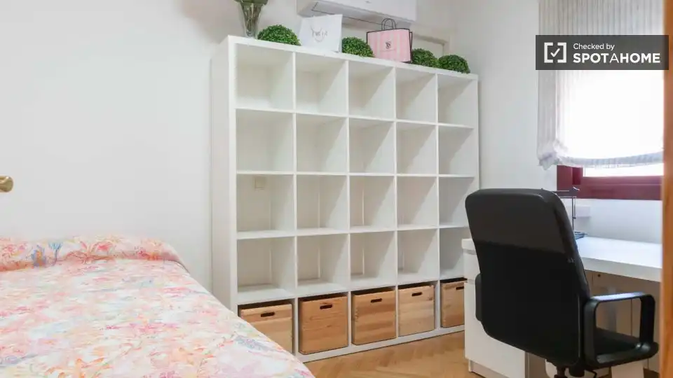 Bedroom of Flat for rent in Madrid  with Air Conditioner, Heating and Furnished