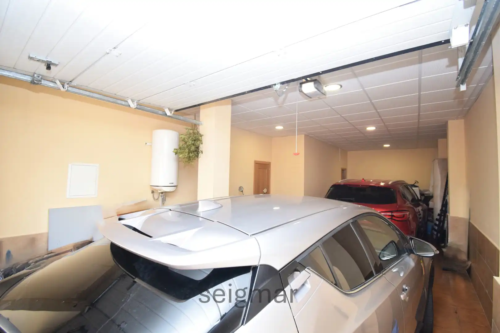 Parking de Casa adosada en venta en La Nucia con Terraza, Horno y Lavadora