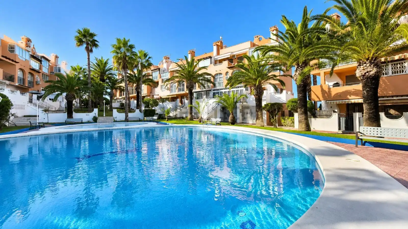 Schwimmbecken von Erdgeschoss zur Miete in Torrevieja mit Klimaanlage, Heizung und Terrasse