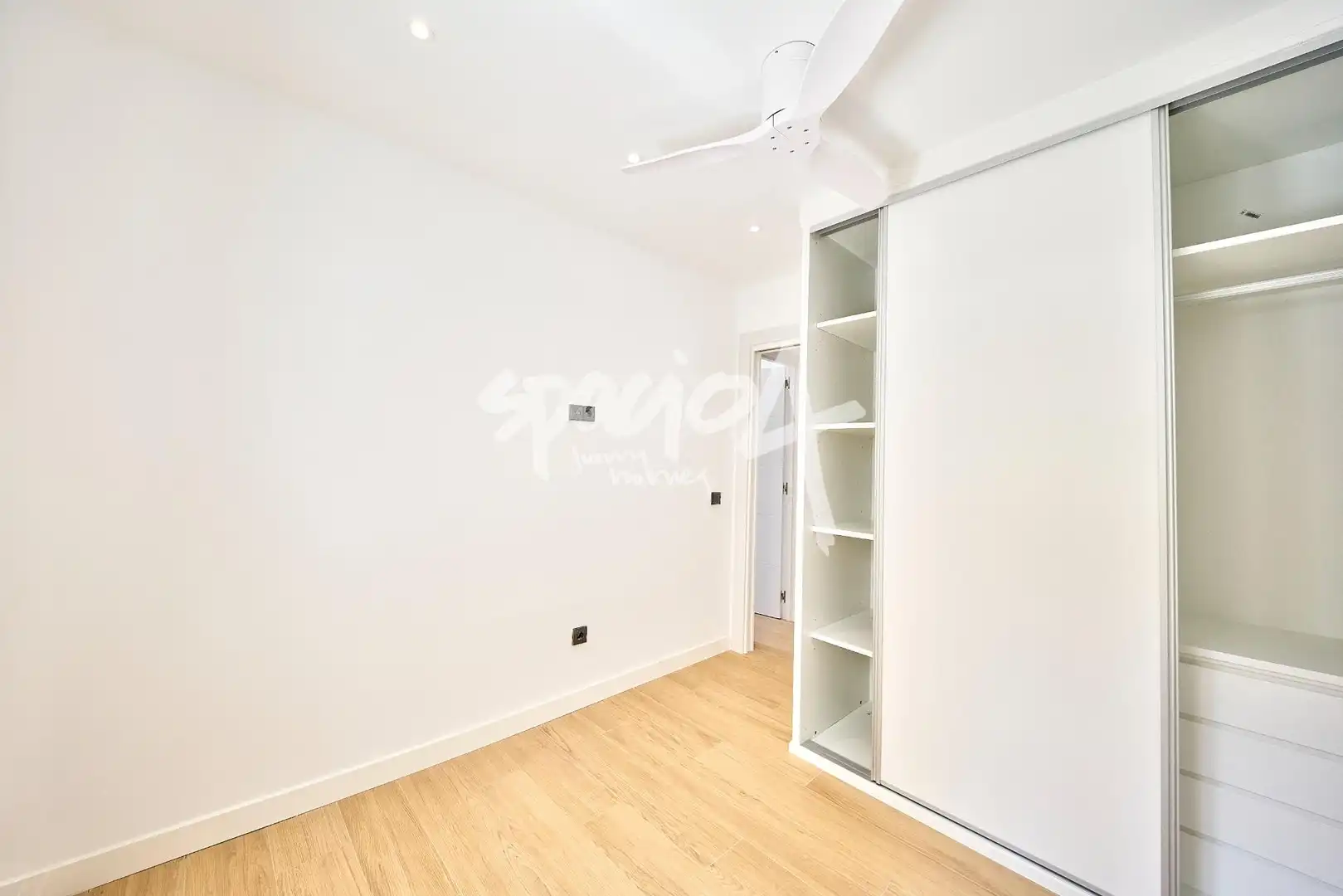 Schlafzimmer von Erdgeschoss zur Miete in Madrid mit Heizung und Alarm