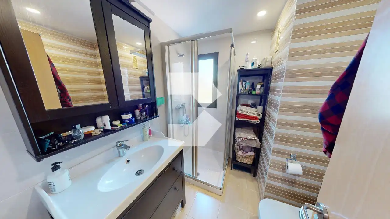 Badezimmer von Wohnung zum Verkauf in Alicante / Alacant mit Klimaanlage, Parkett und Terrasse