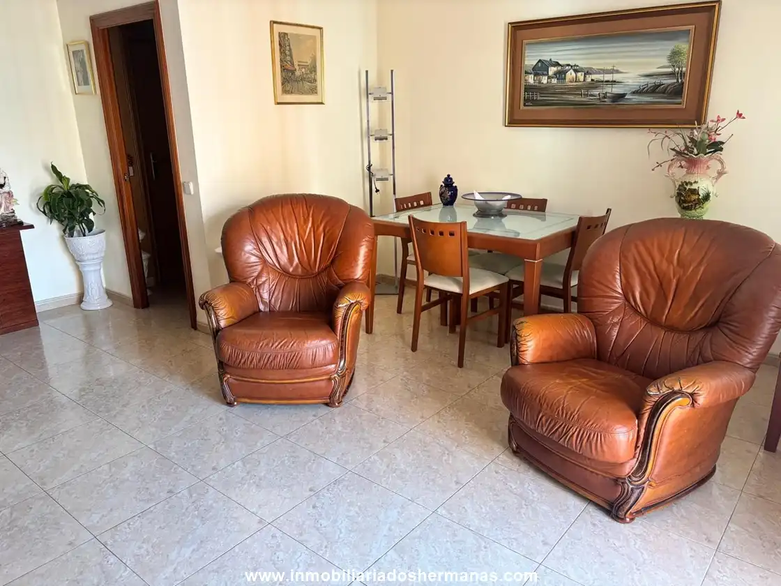 Sala d'estar de Pis en venda en L'Hospitalet de Llobregat amb Moblat i Balcó