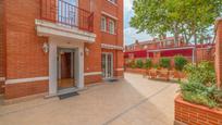 Vista exterior de Casa o xalet en venda en Tres Cantos amb Aire condicionat, Terrassa i Balcó