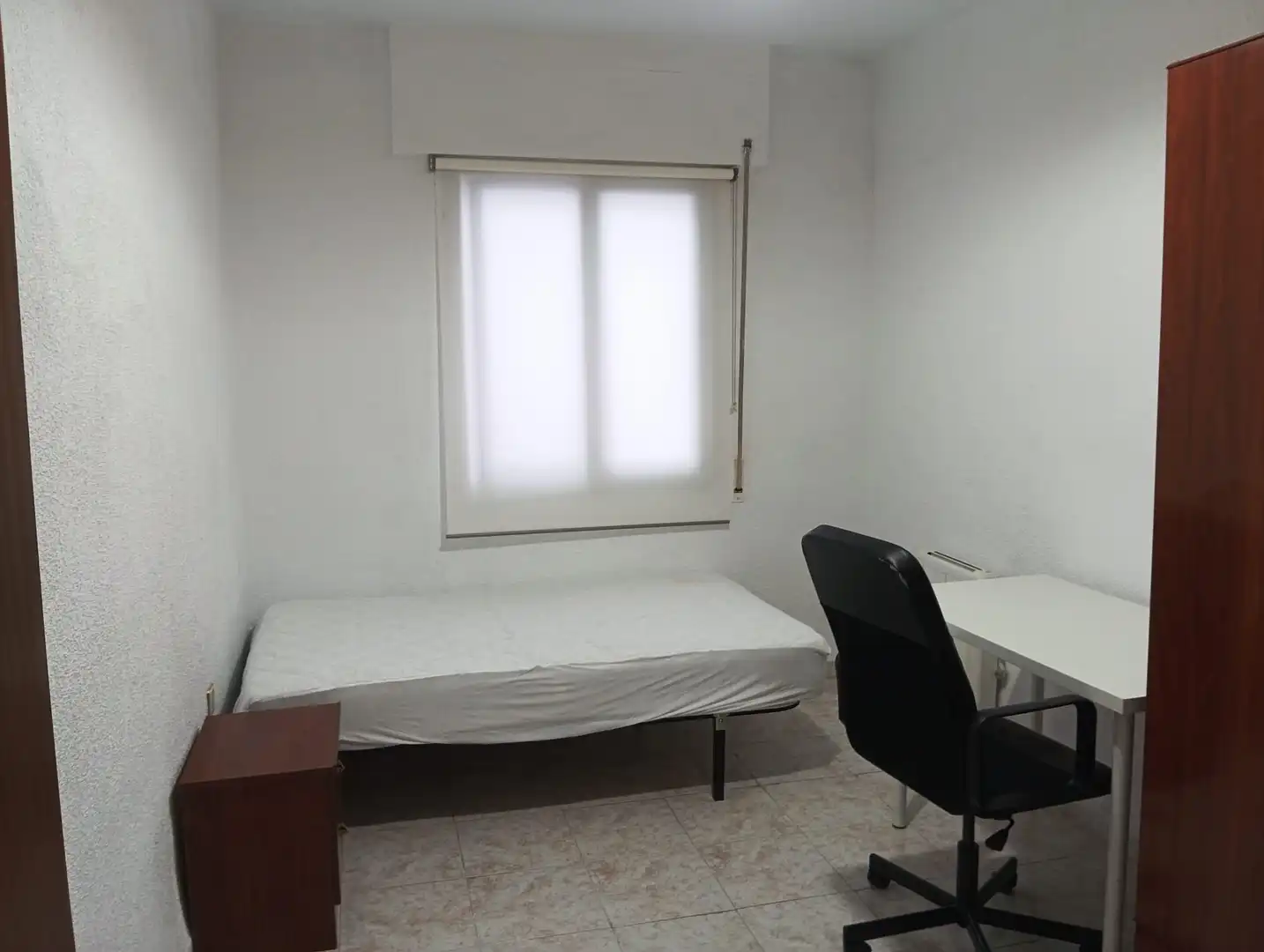 Dormitori de Apartament de lloguer en Cáceres amb Calefacció i Traster