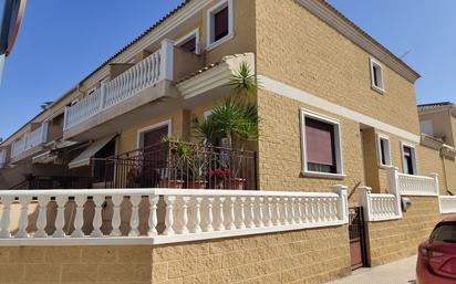 Vista exterior de Casa adosada en venda en Alguazas amb Aire condicionat i Terrassa