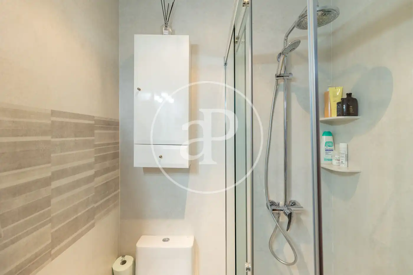 Baño de Piso en venta en Barcelona con Calefacción y Terraza