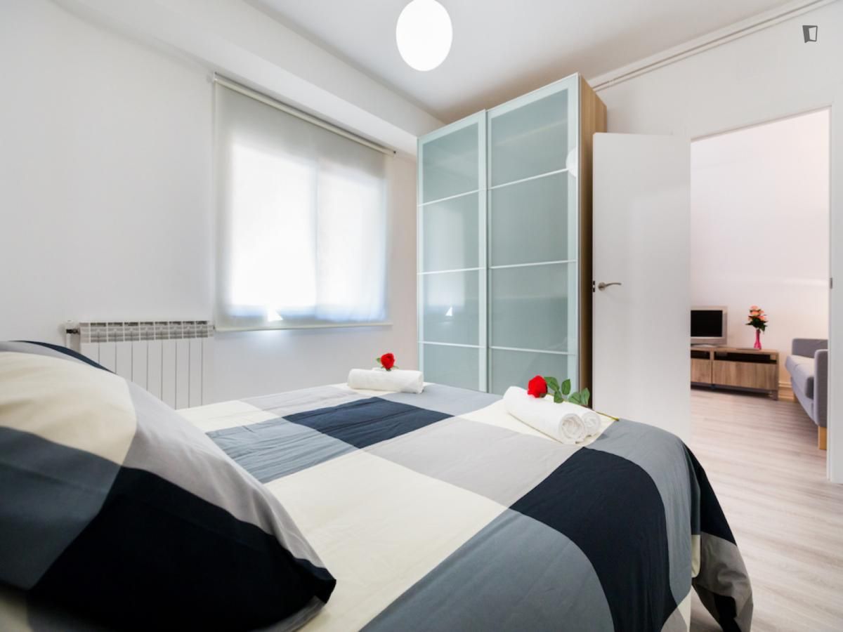 Dormitori de Apartament de lloguer en  Barcelona Capital amb Calefacció, Moblat i Forn