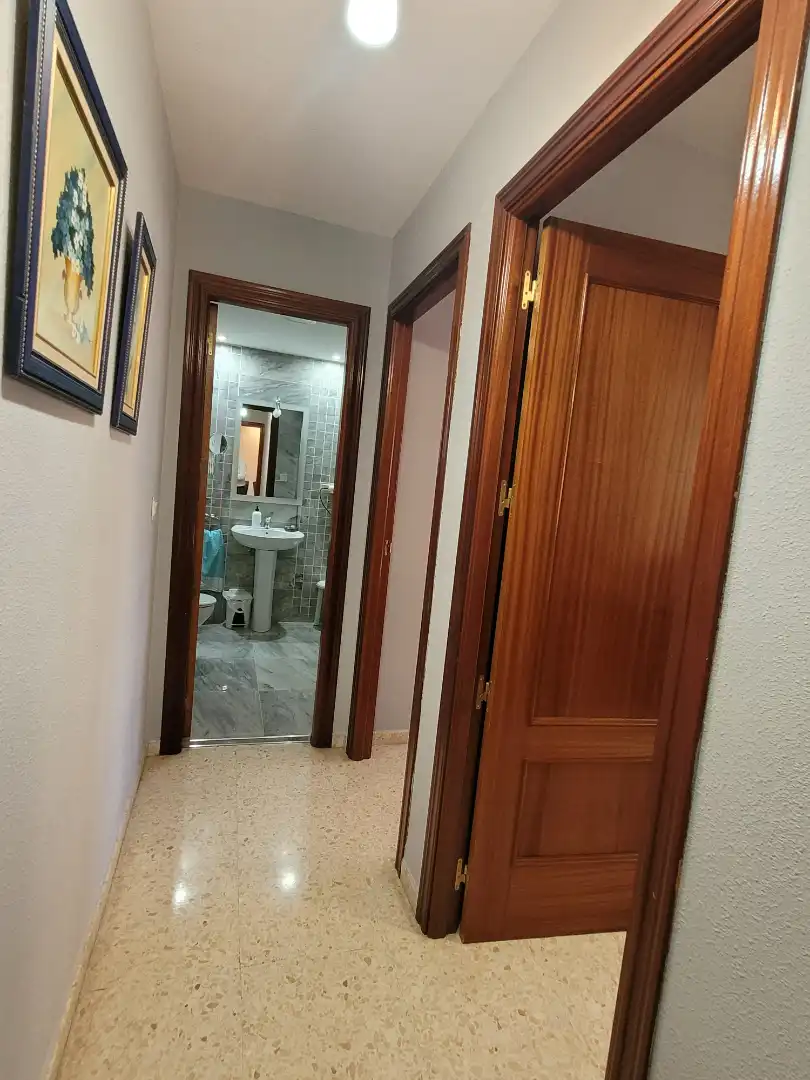 Bathroom of Flat for sale in Granada  with Air Conditioner, Heating and Storage room