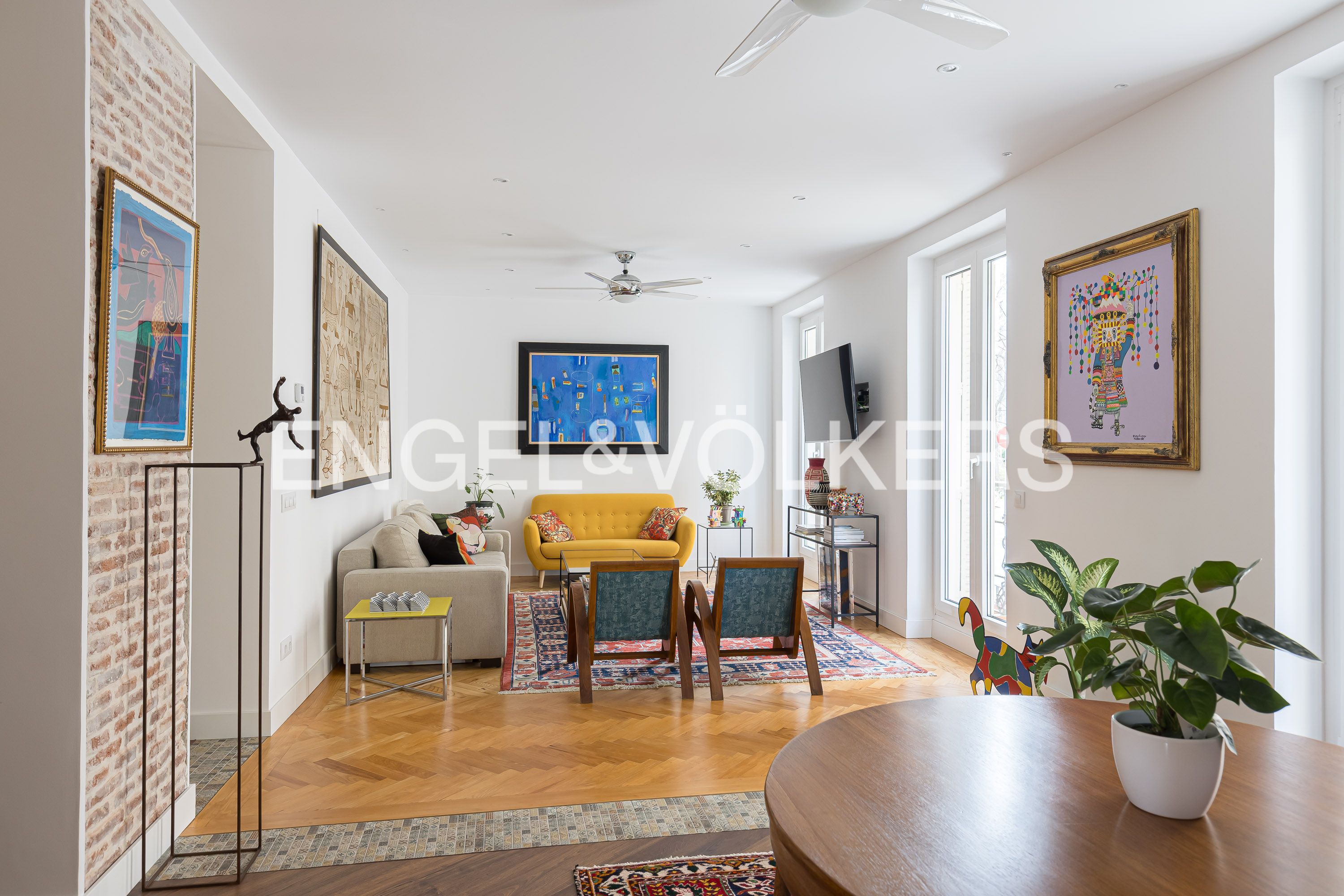 Living room of Flat for sale in  Madrid Capital  with Air Conditioner, Heating and Balcony