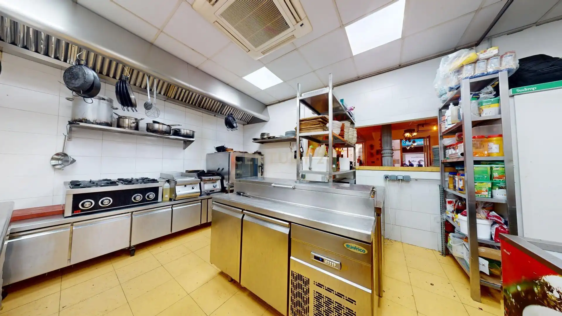 Cocina de Local en traspaso en Málaga con Aire acondicionado y Alarma