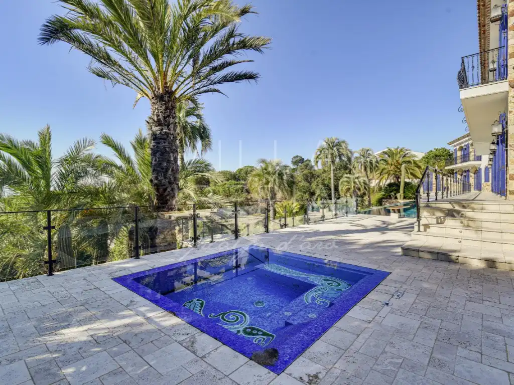 Piscina de Casa o chalet en venta en Castell d'Aro, Platja d'Aro i s'Agaró con Aire acondicionado, Calefacción y Jardín privado