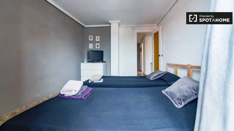 Habitación de Piso de alquiler en Xirivella con Aire acondicionado, Calefacción y Amueblado