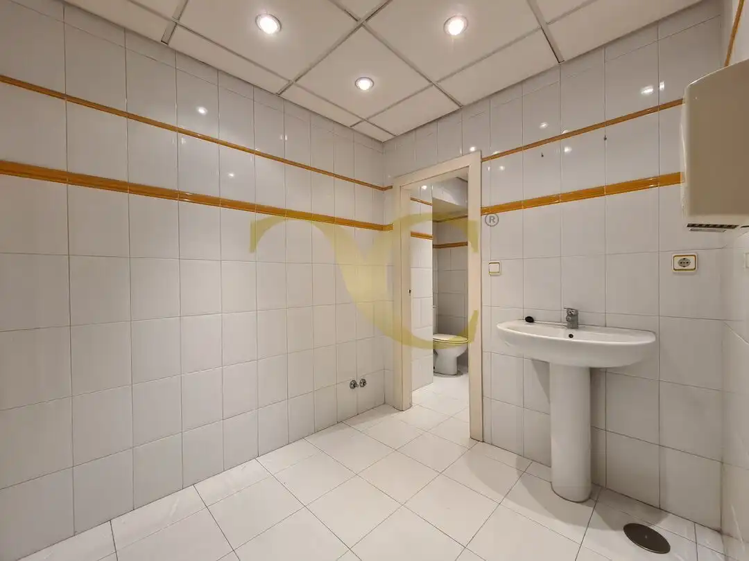 Bathroom of Commercial properties for rent in Gijón   with Air Conditioner