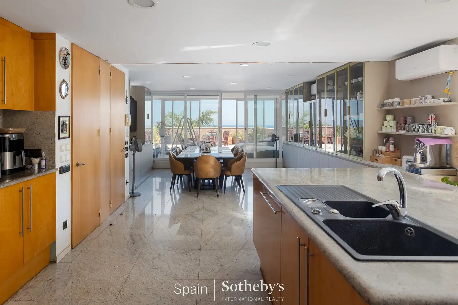 Cocina de Casa o chalet en venta en Badalona con Aire acondicionado, Calefacción y Jardín privado