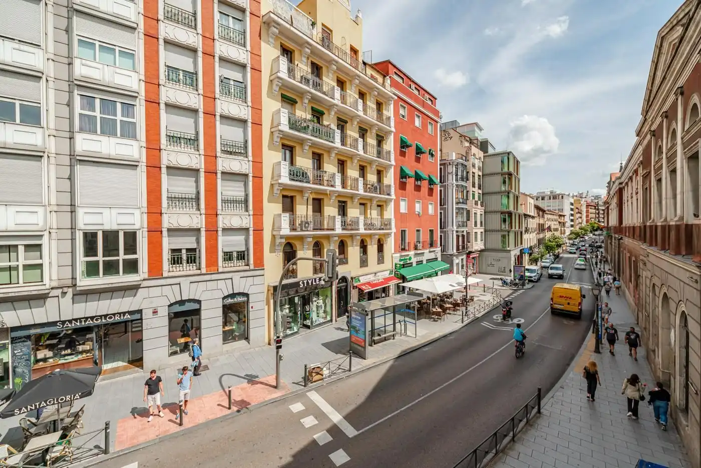 Außenansicht von Wohnung zum Verkauf in Madrid mit Klimaanlage und Heizung