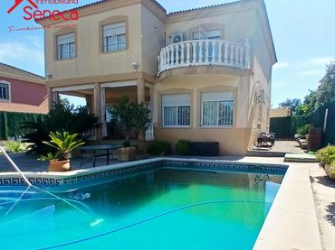 Villa con piscina in vendita a Camino del Arroyo