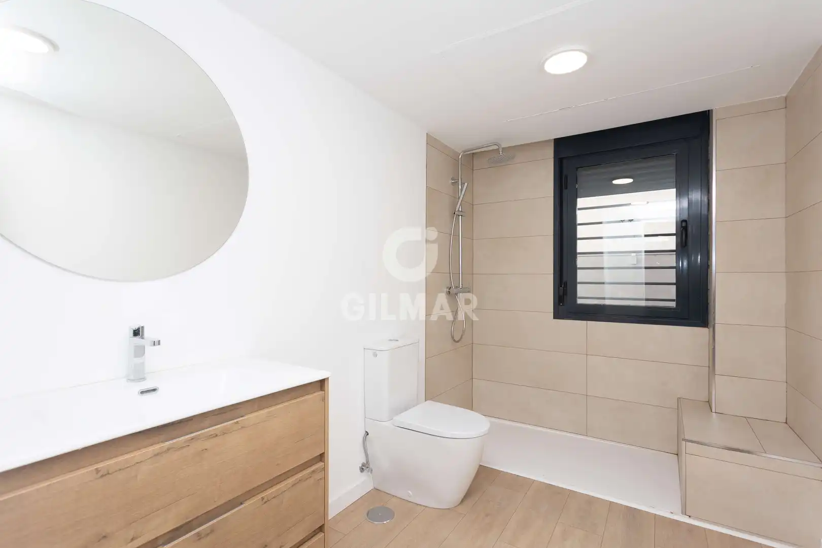 Baño de Dúplex en venta en Madrid con Calefacción