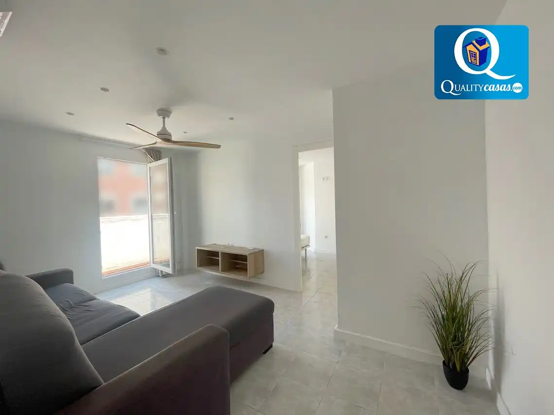 Sala d'estar de Apartament en venda en Elche / Elx amb Aire condicionat i Terrassa