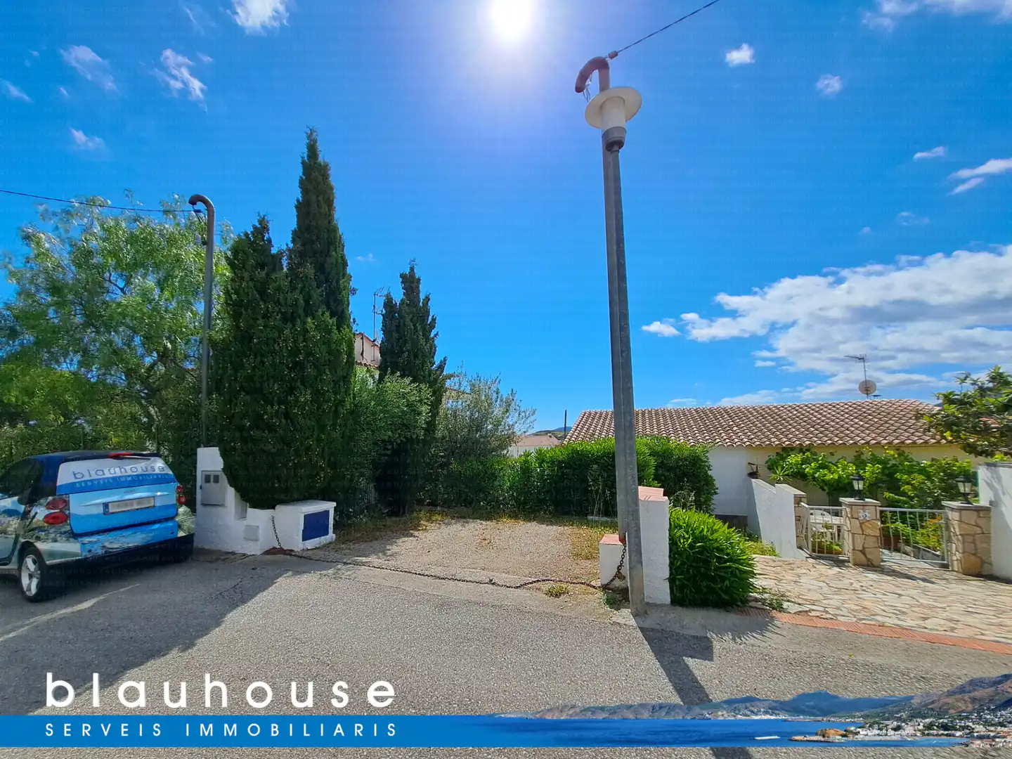 Vista exterior de Casa adosada en venda en Llançà amb Jardí privat, Parquet i Terrassa