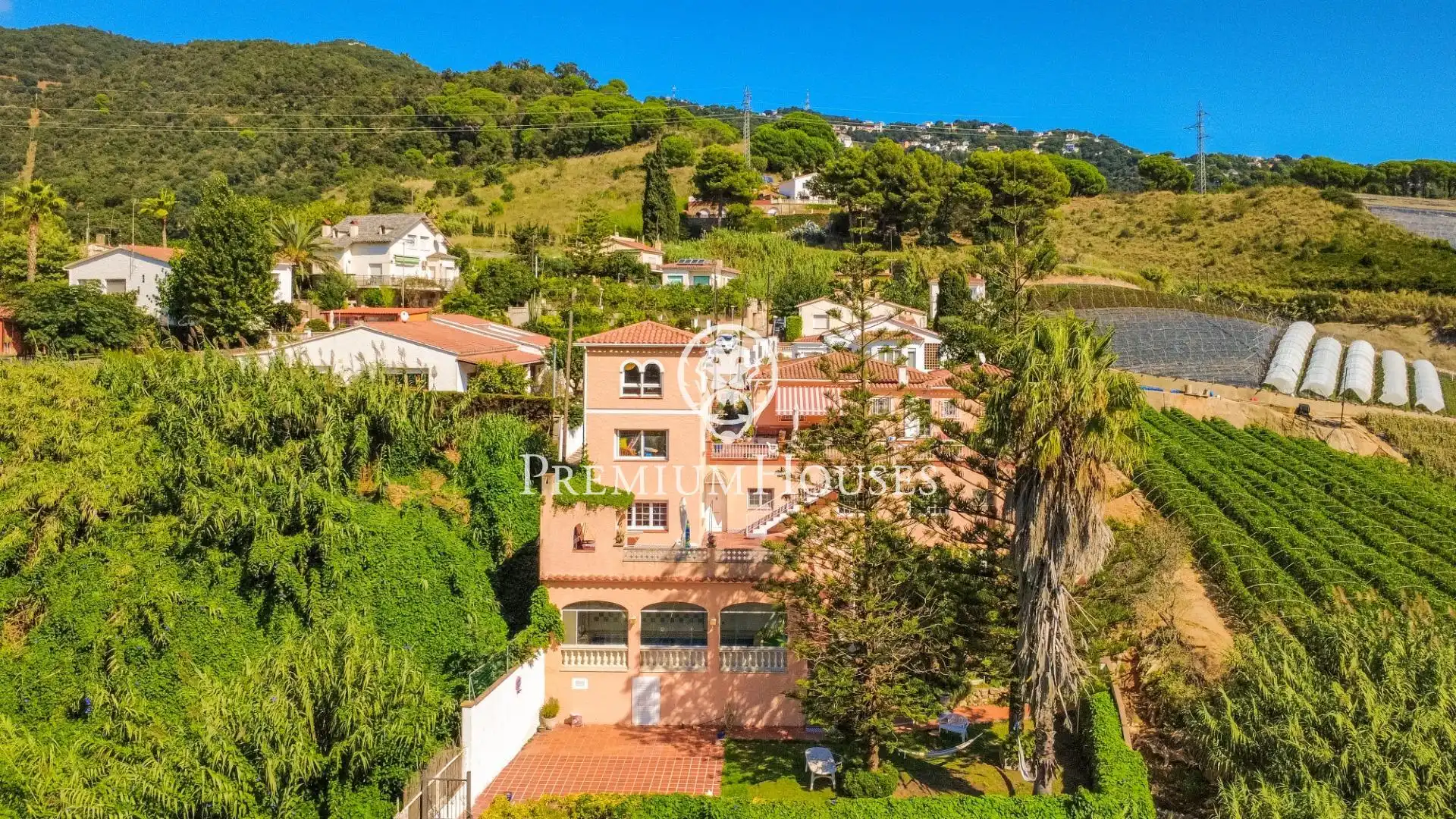 Vista exterior de Casa o xalet en venda en Calella amb Aire condicionat, Calefacció i Jardí privat